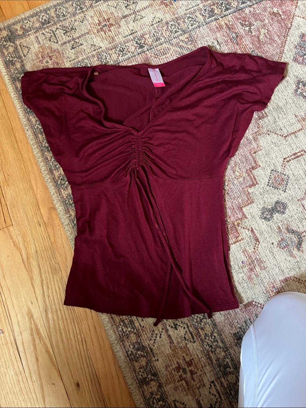 No Boundaries Ruched V-Neck Short Sleeve Top - Burgundy